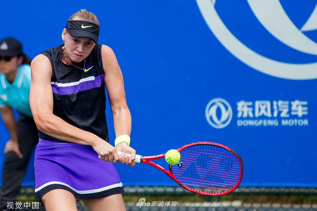 展现出了令 展现出了令